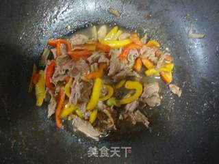 彩椒炒牛肉的做法步骤：5