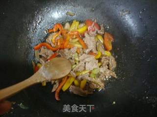 彩椒炒牛肉的做法步骤：6