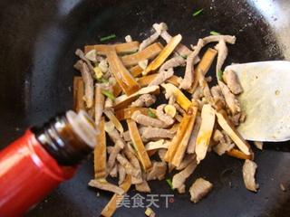 红豆干炒肉丝的做法步骤：7