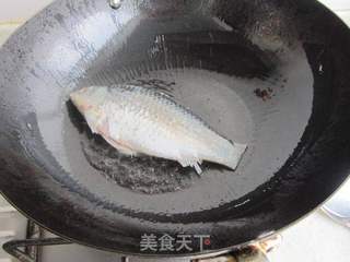 鲫鱼银耳汤的做法步骤:4