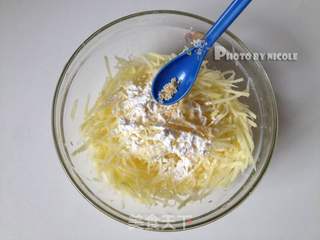葱油洋芋擦擦的做法步骤:6