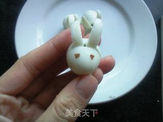 鹌鹑蛋小兔子的做法步骤:6