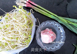 川菜经典——水煮肉片的做法步骤：1