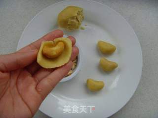 可爱萌系:腰果元宝酥的做法步骤:6