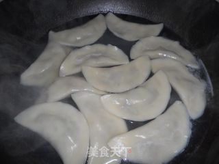 芹菜猪肉饺子的做法步骤：8