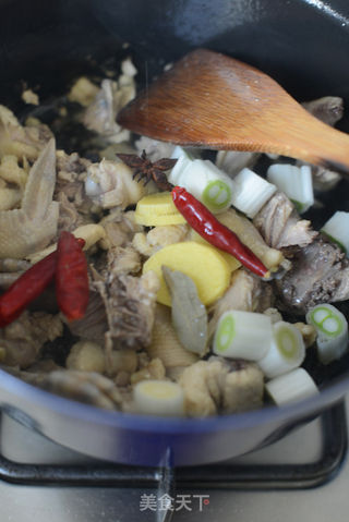 小鸡炖蘑菇的做法步骤:7
