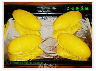 蛋黄莲蓉酥的做法步骤:13