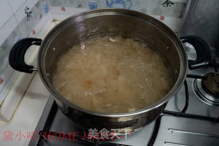 银耳莲子羹的做法步骤:6
