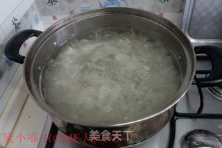 银耳莲子羹的做法步骤:3