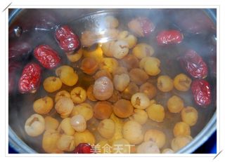 冰糖桂圆红枣银耳糖水的做法步骤:3