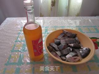 炸鲳鱼的做法步骤:3