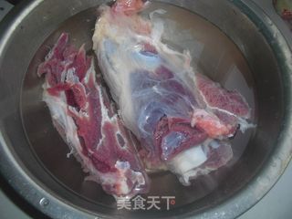 五香牛肉的做法步骤：1