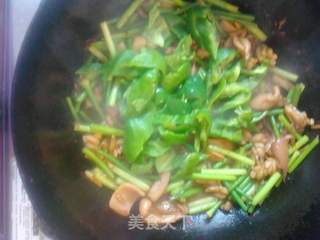 蒜苔炒鱿鱼的做法步骤:5