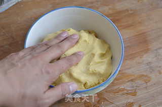 玉米饼子就小咸鱼的做法步骤:5