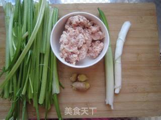 花边猪肉饺的做法步骤：1