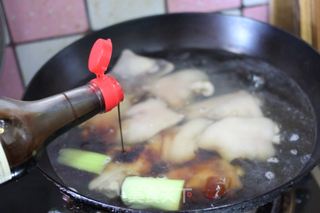 【腐乳猪蹄】——二月二了~吃猪蹄吧~~的做法步骤:8