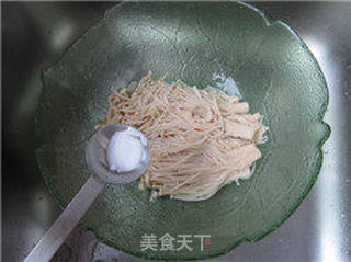白灼金针菇的做法步骤:4