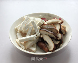 春天里的养生菜----蚝油豆腐煲的做法步骤:3