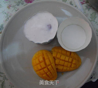 草莓酸奶配芒果的做法步骤:4
