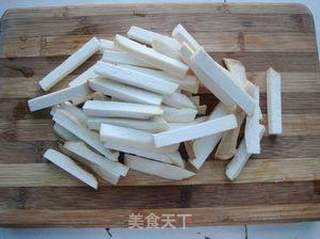 双椒炒杏鲍菇的做法步骤：1