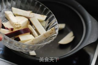 避免茄子“吃”油的小妙招——不油不腻吃茄子的做法步骤:3