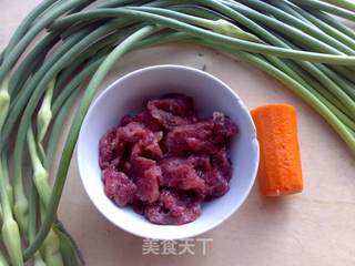 蒜苔炒牛肉的做法步骤：1