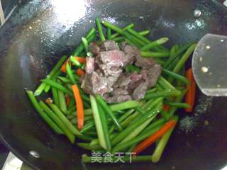 蒜苔炒牛肉的做法步骤：9