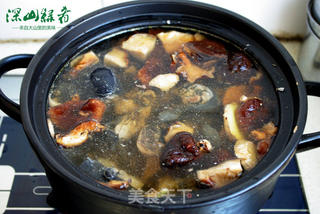 回归食物最真的味-野生香菇炖乌鸡的做法步骤:3