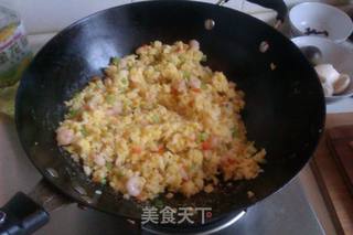 黄金虾仁蛋炒饭的做法步骤:9