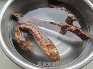 超下饭的腊肠酸萝卜丁的做法步骤:2