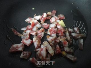 【腊肠炒饭】的做法步骤：3