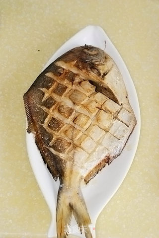【干烧鲳鱼】冷冻鱼也能做出好味道的做法步骤:7