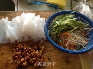蒜香微酸辣凉粉的做法步骤:2