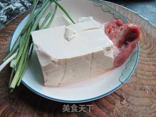 葱香瘦肉豆腐的做法步骤：1