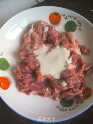 尖椒肉片 (正中的)的做法步骤:2