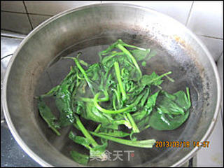 宝宝吃的菠菜小蛋糕的做法步骤:2