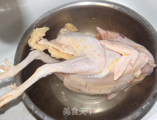 木耳枣鸡汤的做法步骤:2