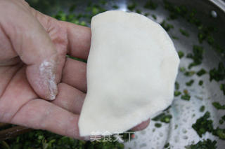 私房窍门做出酥脆软糯的春季传统美食——虾皮韭菜盒子的做法步骤:15