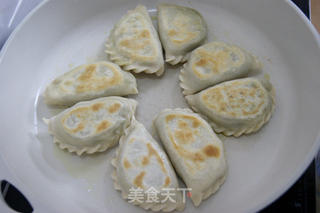 私房窍门做出酥脆软糯的春季传统美食——虾皮韭菜盒子的做法步骤:19