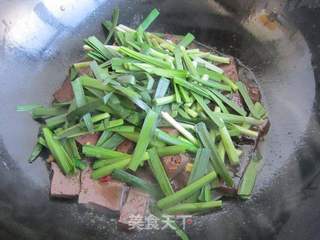 韭菜炒血块的做法步骤：7