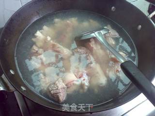 洋葱猪手的做法步骤：2