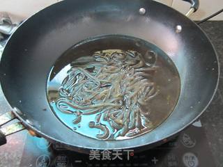 蒜苔丁配卤粉的做法步骤：6