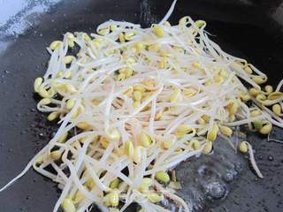 蚝油韭菜炒黄豆芽的做法步骤:6