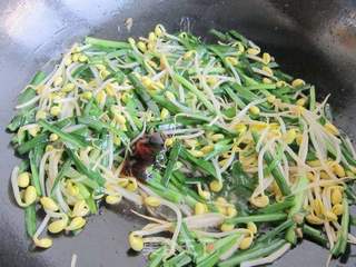 蚝油韭菜炒黄豆芽的做法步骤:8