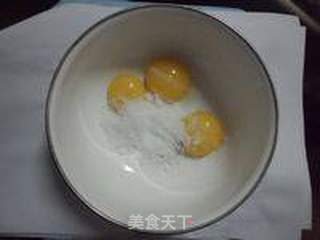 草莓杯子蛋糕的做法步骤:2
