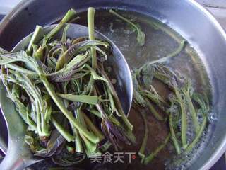 春季尝鲜菜:外酥里嫩---香椿鱼儿的做法步骤:2