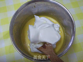 原味戚风蛋糕的做法步骤:8