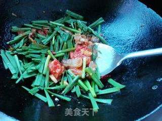 腊肉番茄炒韭菜的做法步骤:7