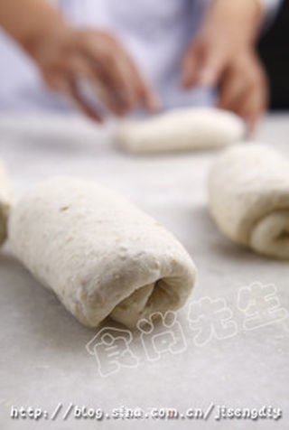 教你怎样烤出暄腾腾的美味燕麦吐司的做法步骤:7