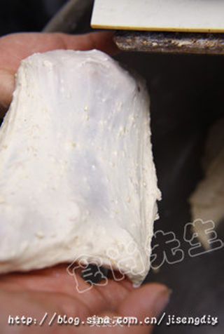 教你怎样烤出暄腾腾的美味燕麦吐司的做法步骤:2
